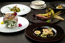 道産食材を中心に、各地から旬の食材を厳選。
ひときわ贅沢なフレンチディナーを愉しめる本格コース