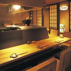掘りごたつのカウンターがカップルに大人気！