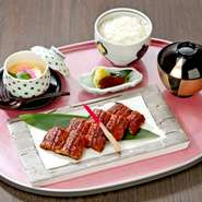 鰻の量：4切れ／ご飯の量：250g