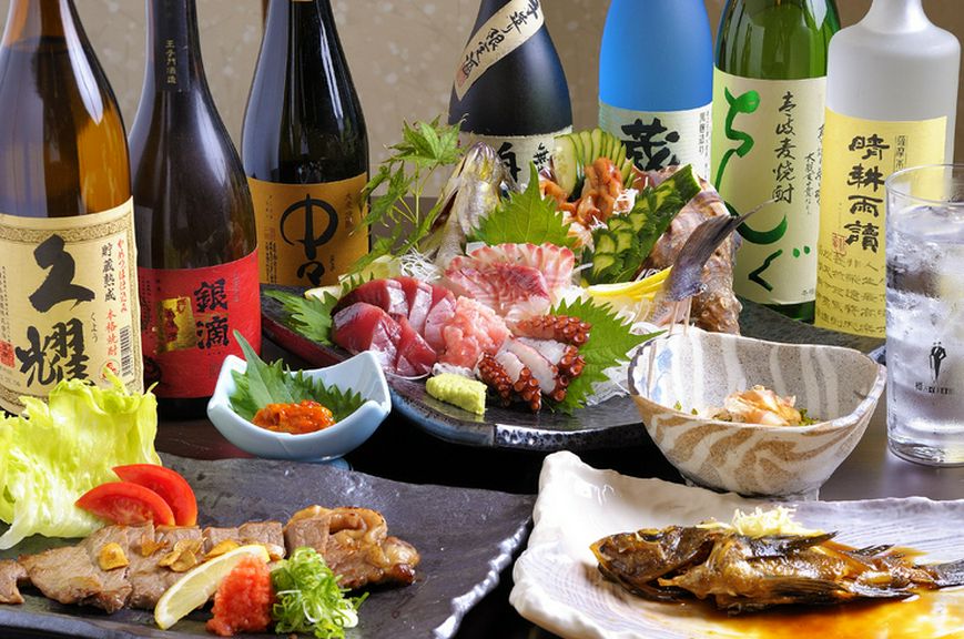 おいしい料理やお酒を楽しみながら、にぎやかに女子会を