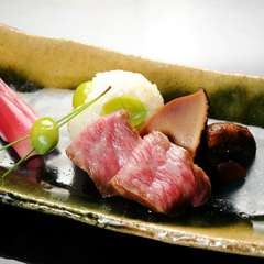 コース前半に提供される『松茸のしぐれ煮と銀杏の飯蒸し』