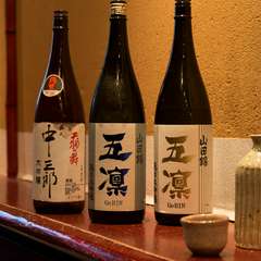 料理に合わせ、地元・石川県の地酒が豊富