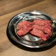 焼肉を食べにきたならまずはこちら‼︎
・数量限定　厚切り特上タン　￥3，000
・上タン塩　￥2,280
・タン塩　￥1,380
・On The ネギ　￥280
